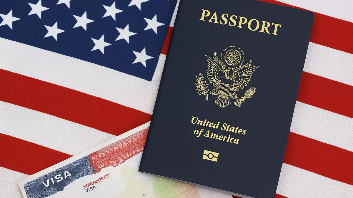 La visa B1/B2 permite viajar a Estados Unidos por turismo o negocios. Aquí te explicamos cómo solicitarla por primera vez y qué documentos necesitas. Crédito: Ilustración AMTV