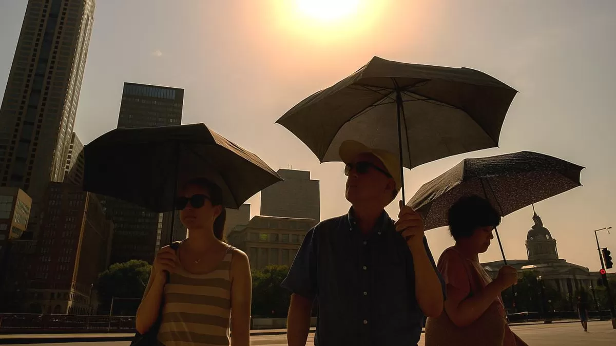 Millones de personas en EE.UU. enfrentan una ola de calor extrema, con récords de temperatura en el Noreste, Medio Oeste y Sur del país, según el NWS. Crédito: Ilustración AMTV