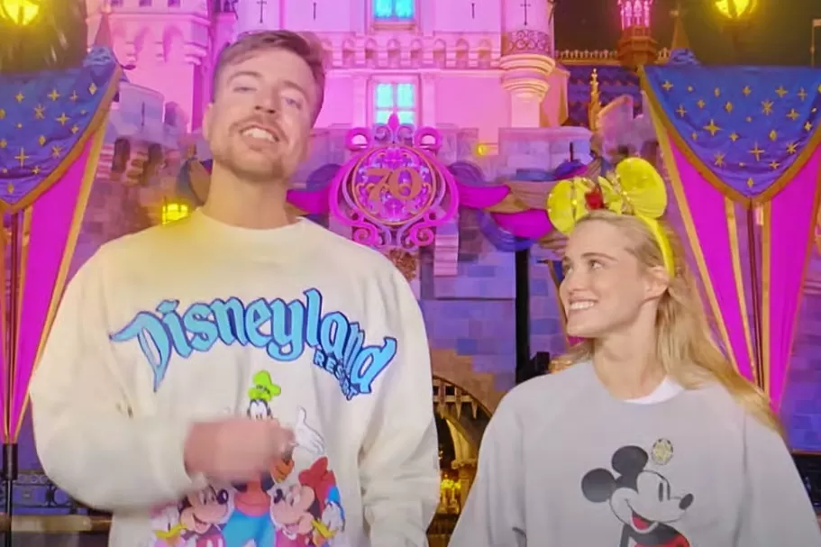 MrBeast alquila todo Disney y sorprende al grabar con su prometida